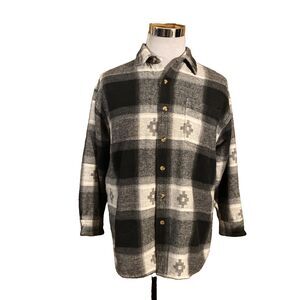 Vintage Western Style Flannel Aztec Plaid Shirt Men’s Size XL (Fits Large) SHORT